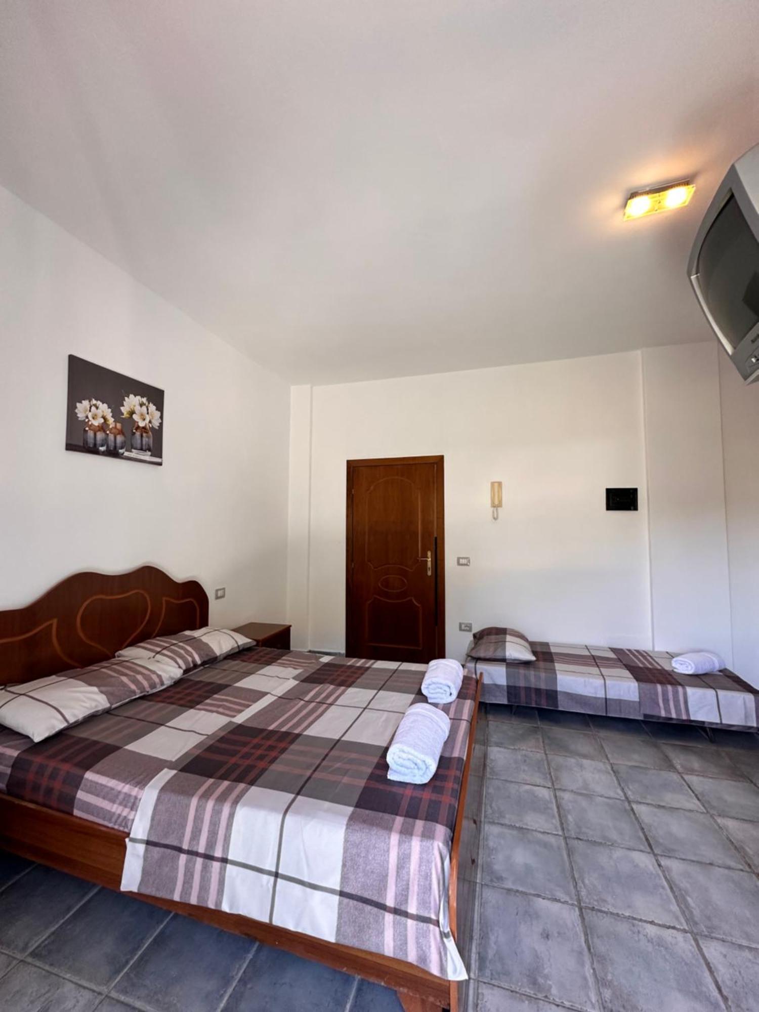 Hotel Adriatik Shëngjin Екстериор снимка