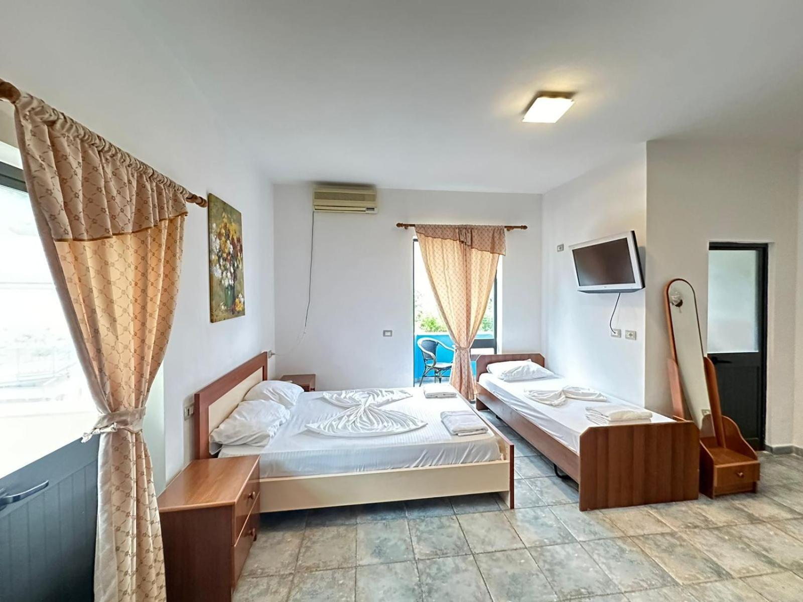 Hotel Adriatik Shëngjin Екстериор снимка